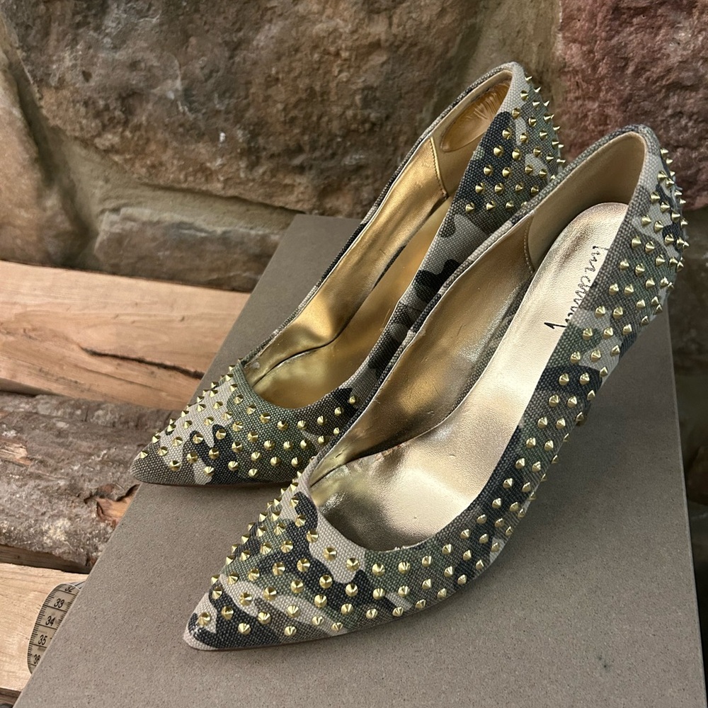 Luichiny Camouflage Sexy Heels with Gold Studs-camouflage is IN! 8 1/2
Clean